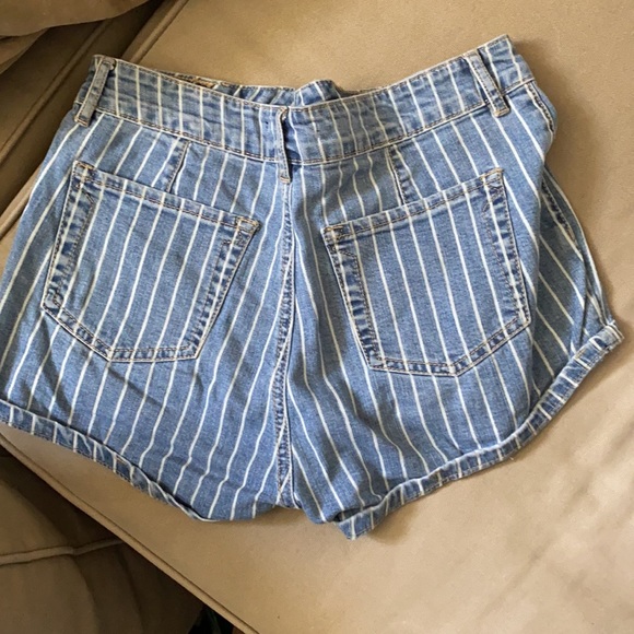 High waisted striped Kendall and Kylie shorts - Picture 4 of 5